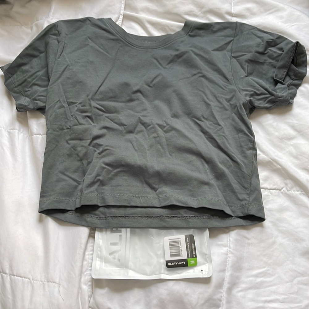 Alphalete Womens Essential SS Crop Top